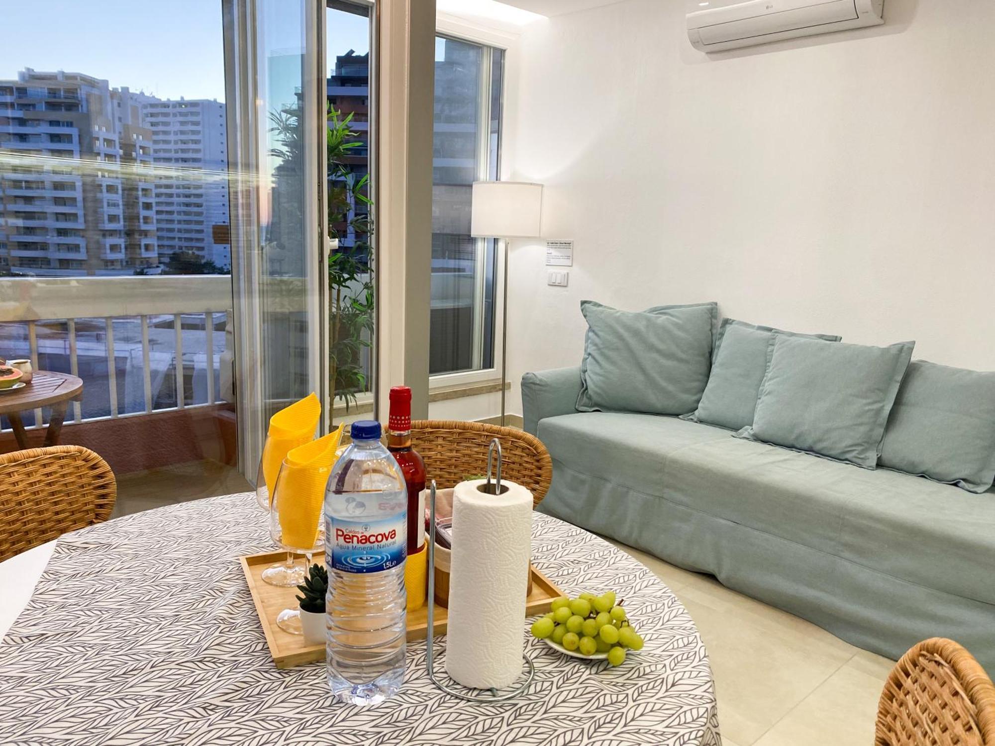 Luxury 2 Min Beach With Balcony, Ocean View, Wifi, Ac, Smarttv Portimão Exteriör bild