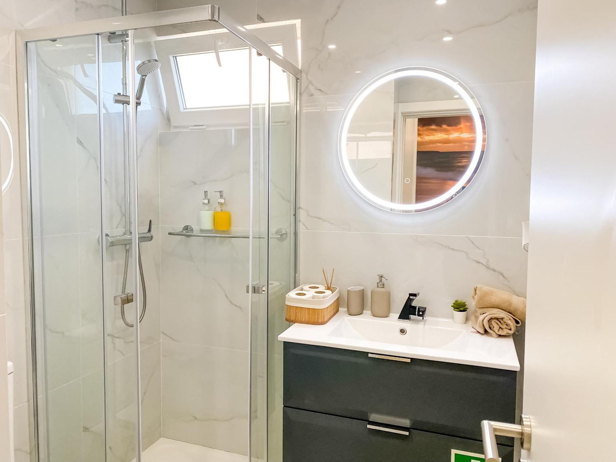 Luxury 2 Min Beach With Balcony, Ocean View, Wifi, Ac, Smarttv Portimão Exteriör bild