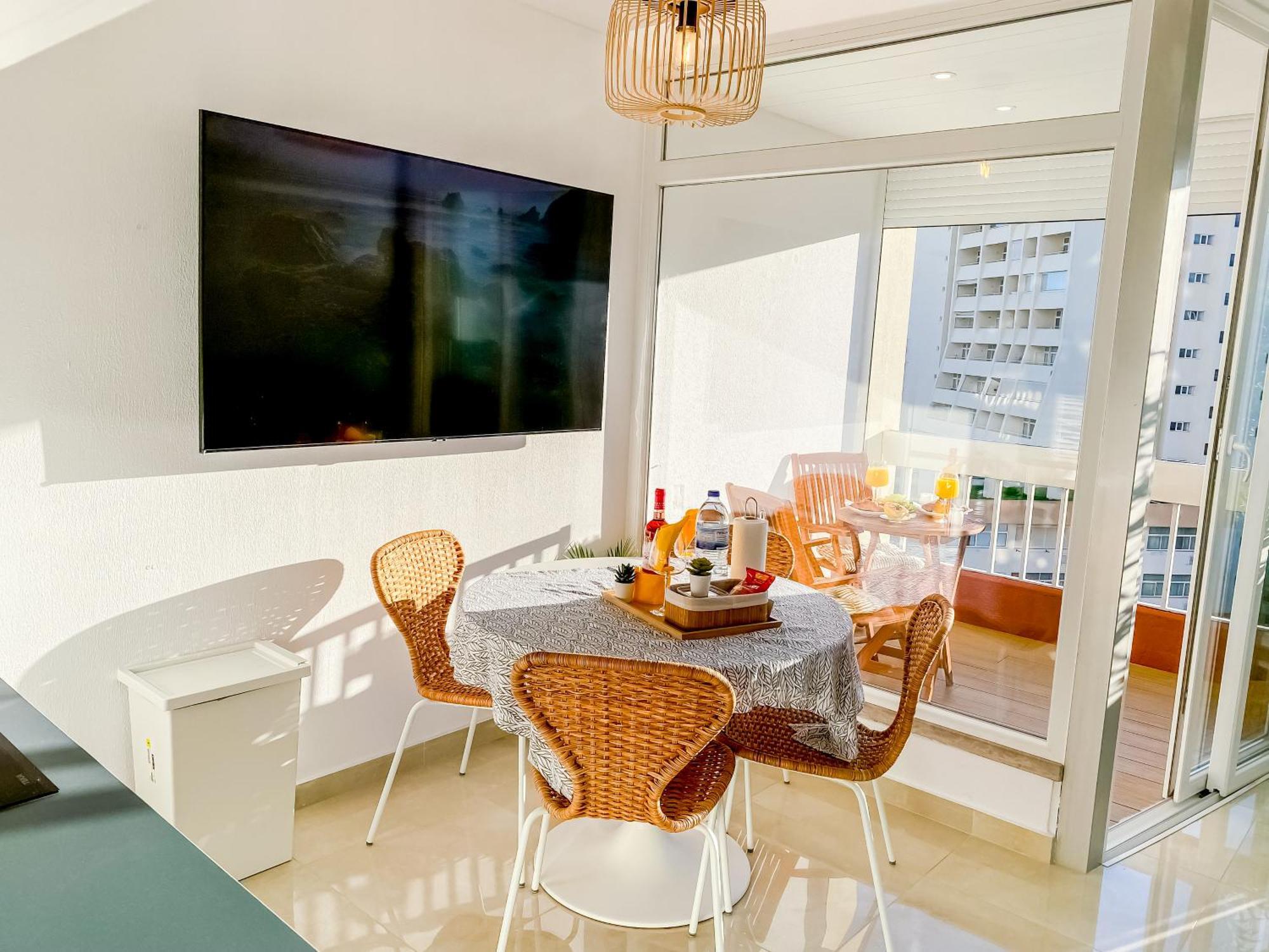 Luxury 2 Min Beach With Balcony, Ocean View, Wifi, Ac, Smarttv Portimão Exteriör bild