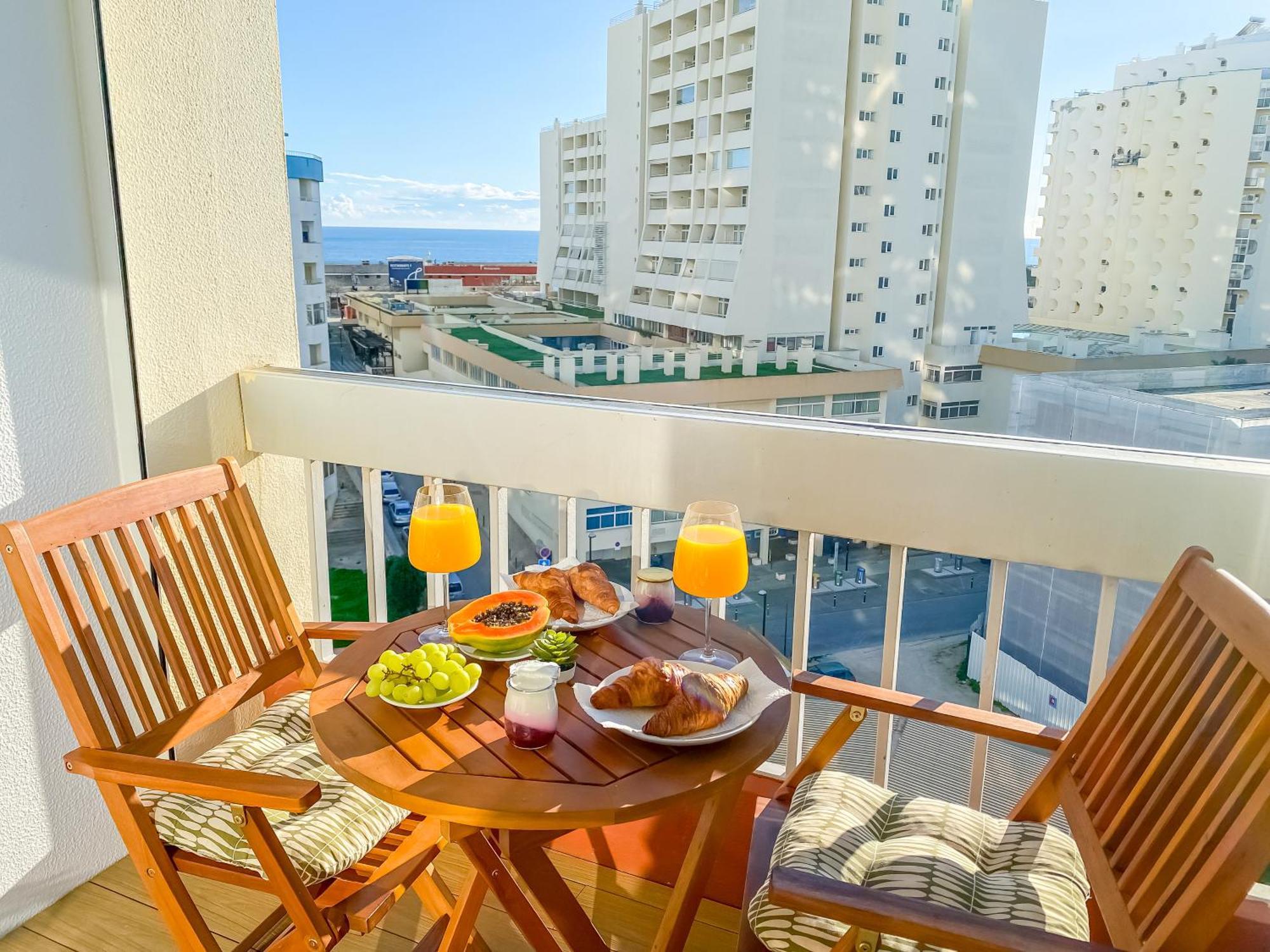 Luxury 2 Min Beach With Balcony, Ocean View, Wifi, Ac, Smarttv Portimão Exteriör bild