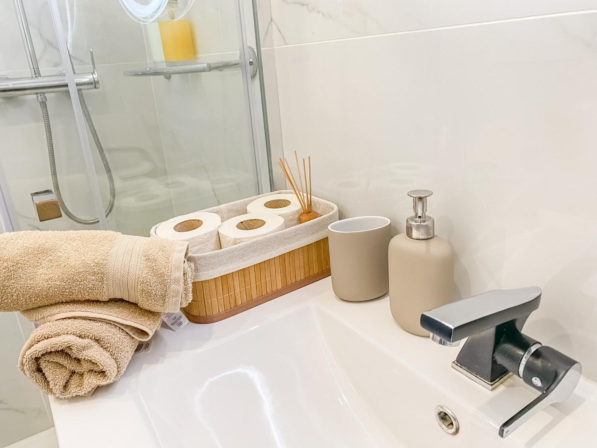 Luxury 2 Min Beach With Balcony, Ocean View, Wifi, Ac, Smarttv Portimão Exteriör bild