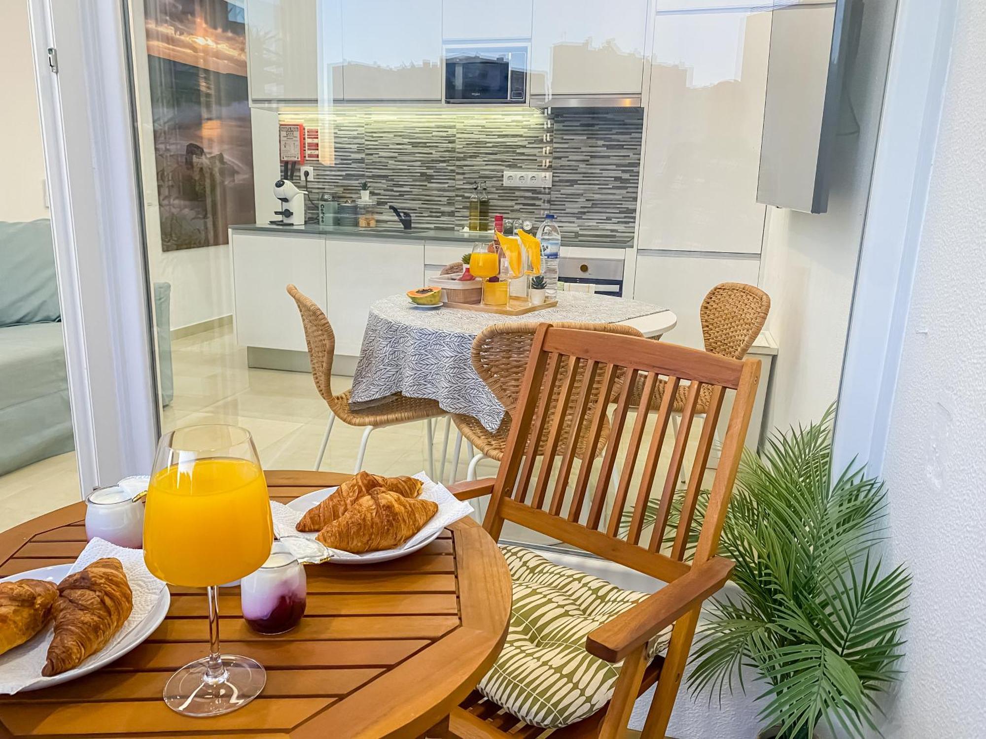 Luxury 2 Min Beach With Balcony, Ocean View, Wifi, Ac, Smarttv Portimão Exteriör bild