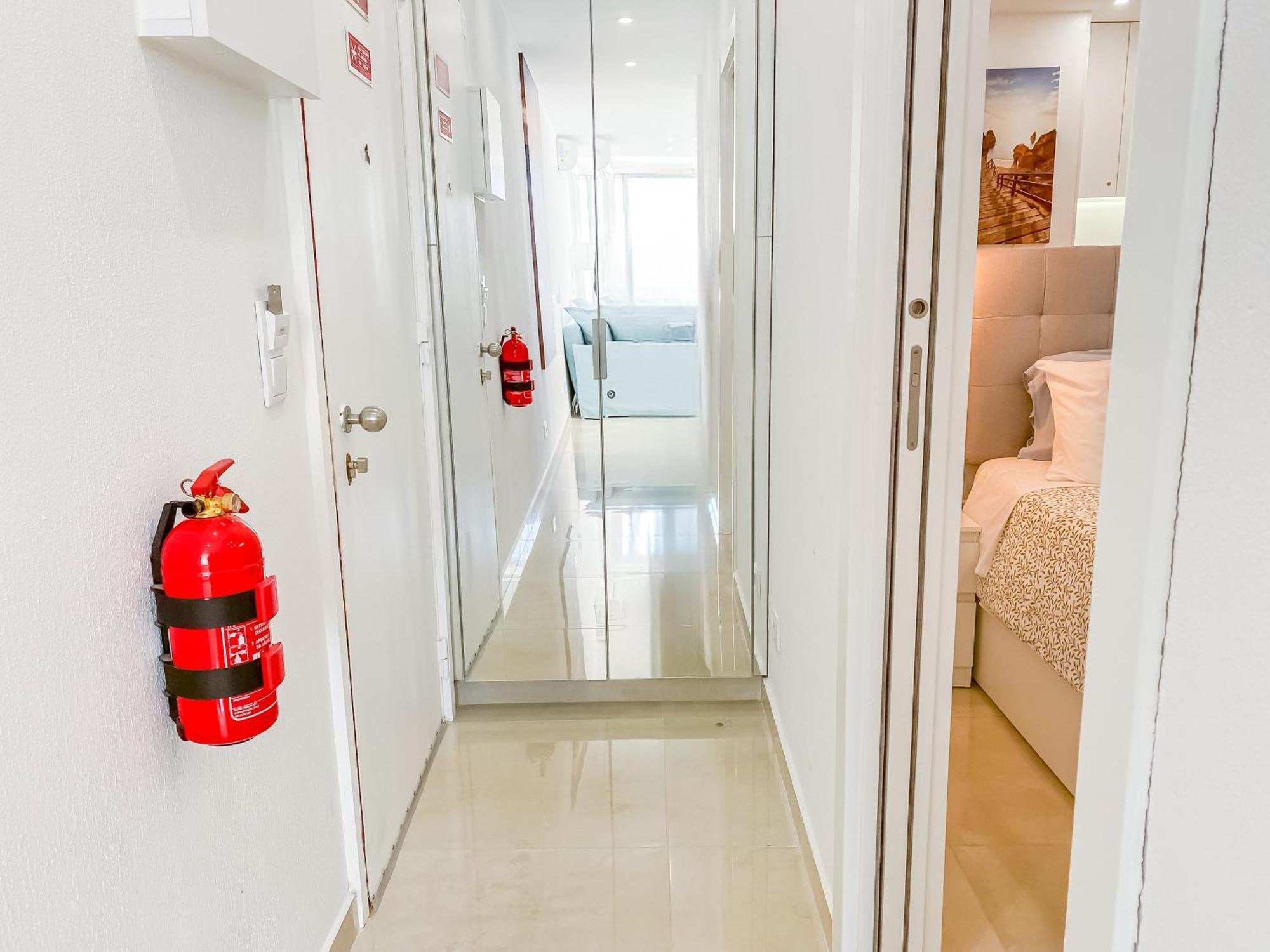 Luxury 2 Min Beach With Balcony, Ocean View, Wifi, Ac, Smarttv Portimão Exteriör bild