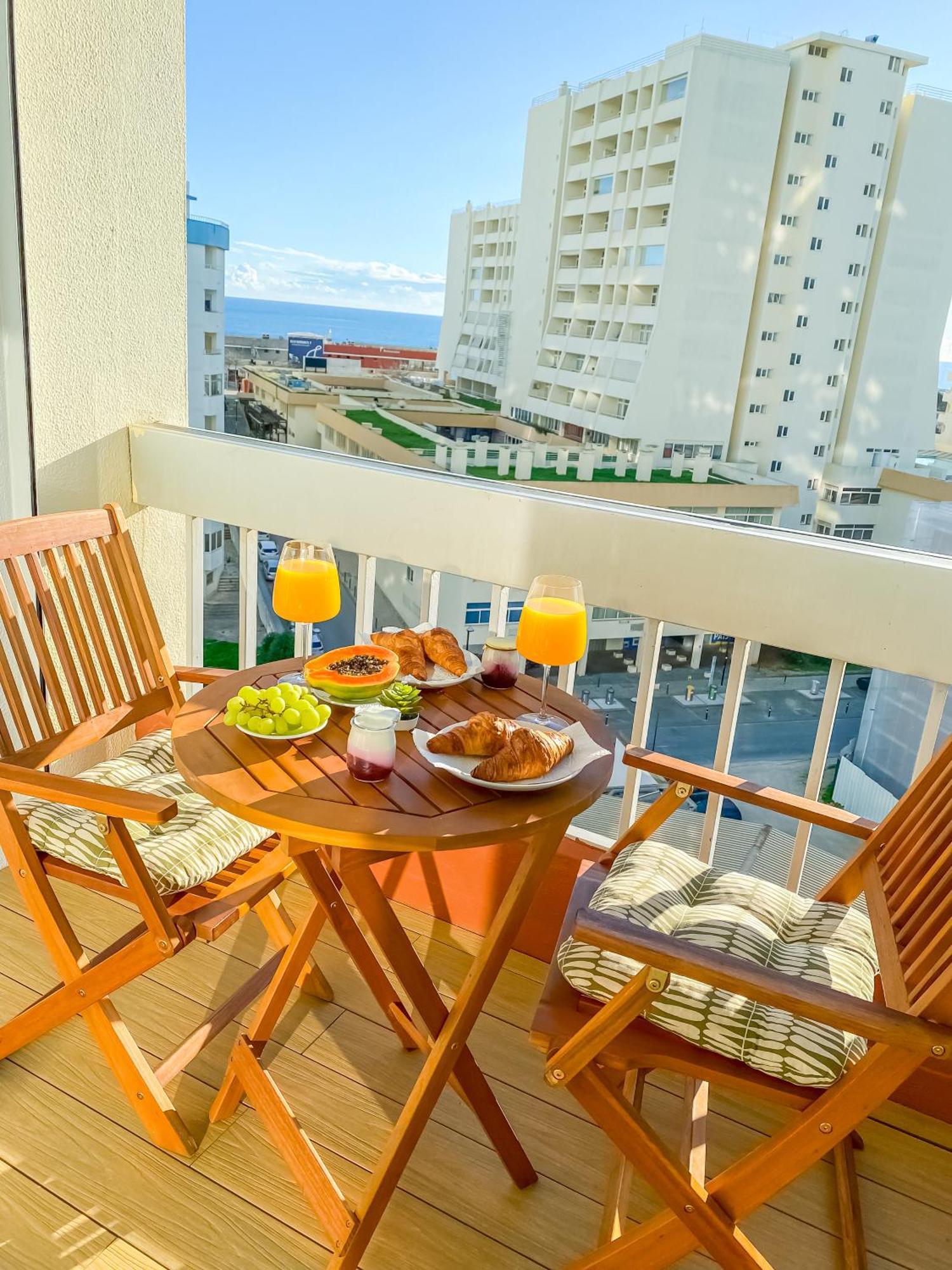 Luxury 2 Min Beach With Balcony, Ocean View, Wifi, Ac, Smarttv Portimão Exteriör bild
