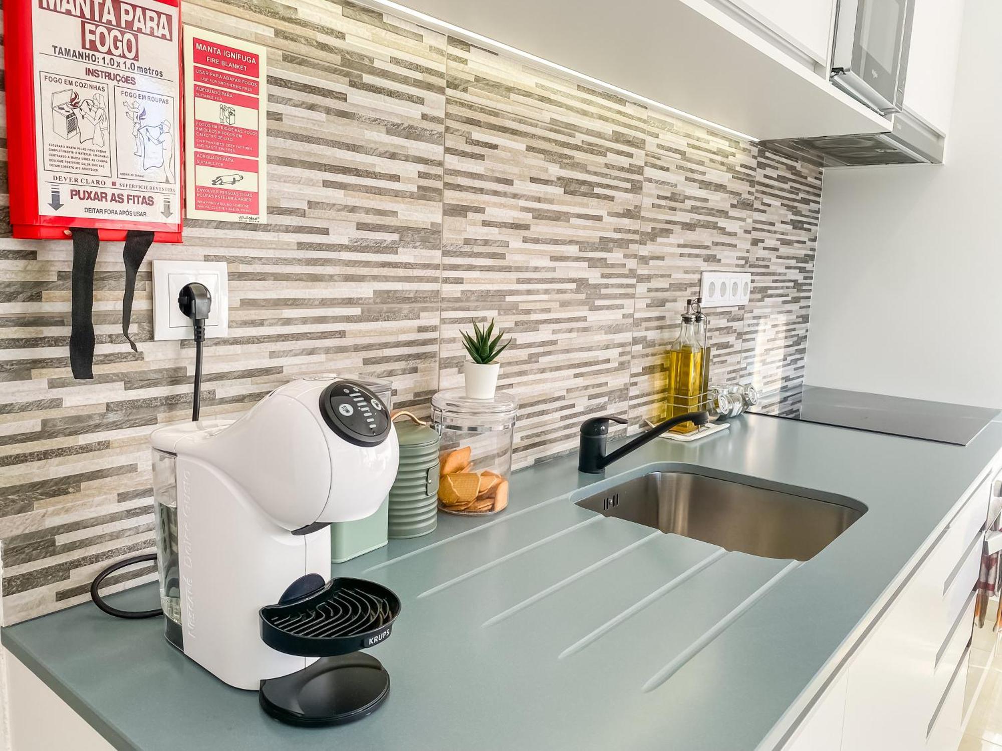 Luxury 2 Min Beach With Balcony, Ocean View, Wifi, Ac, Smarttv Portimão Exteriör bild
