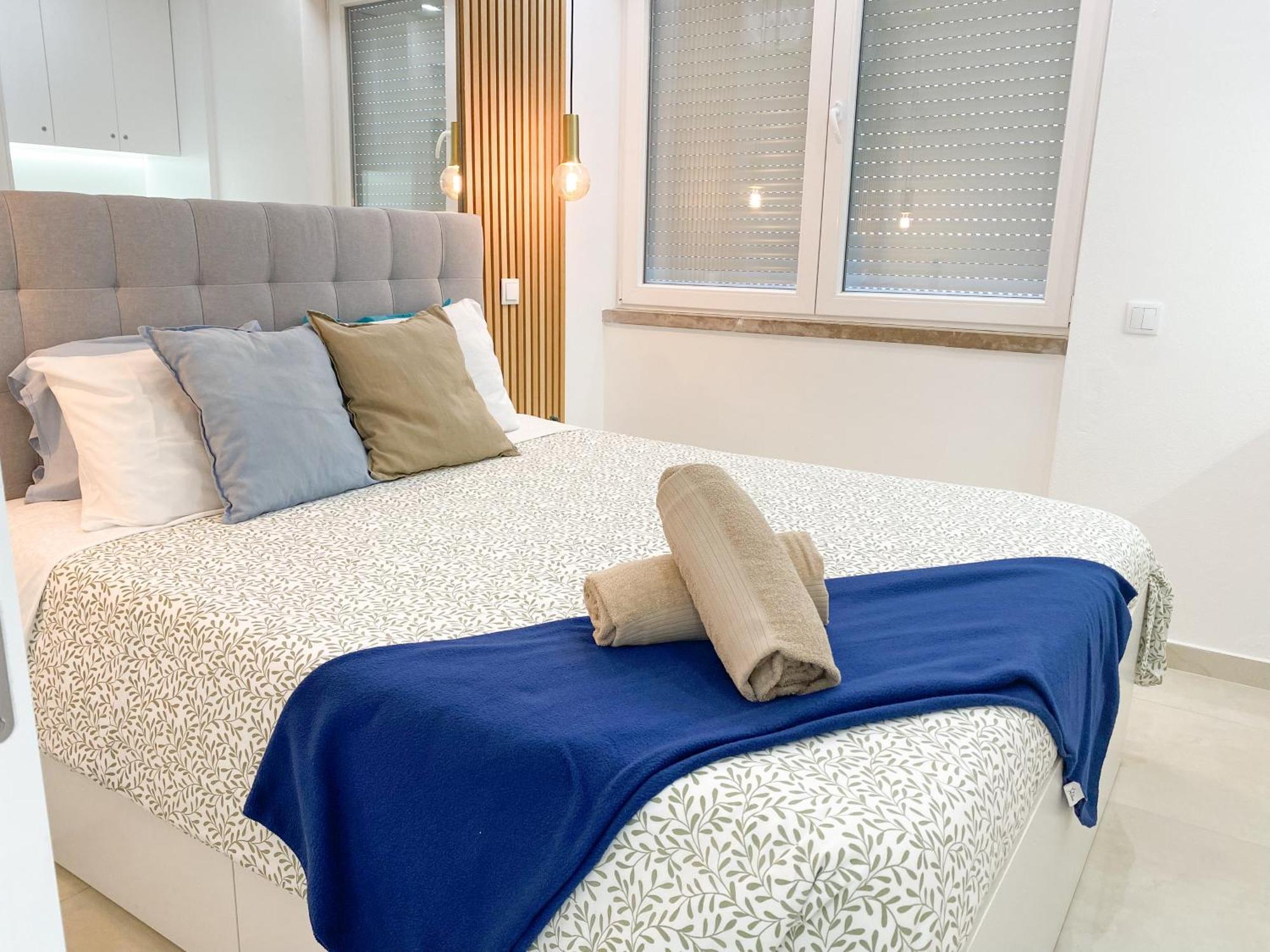 Luxury 2 Min Beach With Balcony, Ocean View, Wifi, Ac, Smarttv Portimão Exteriör bild
