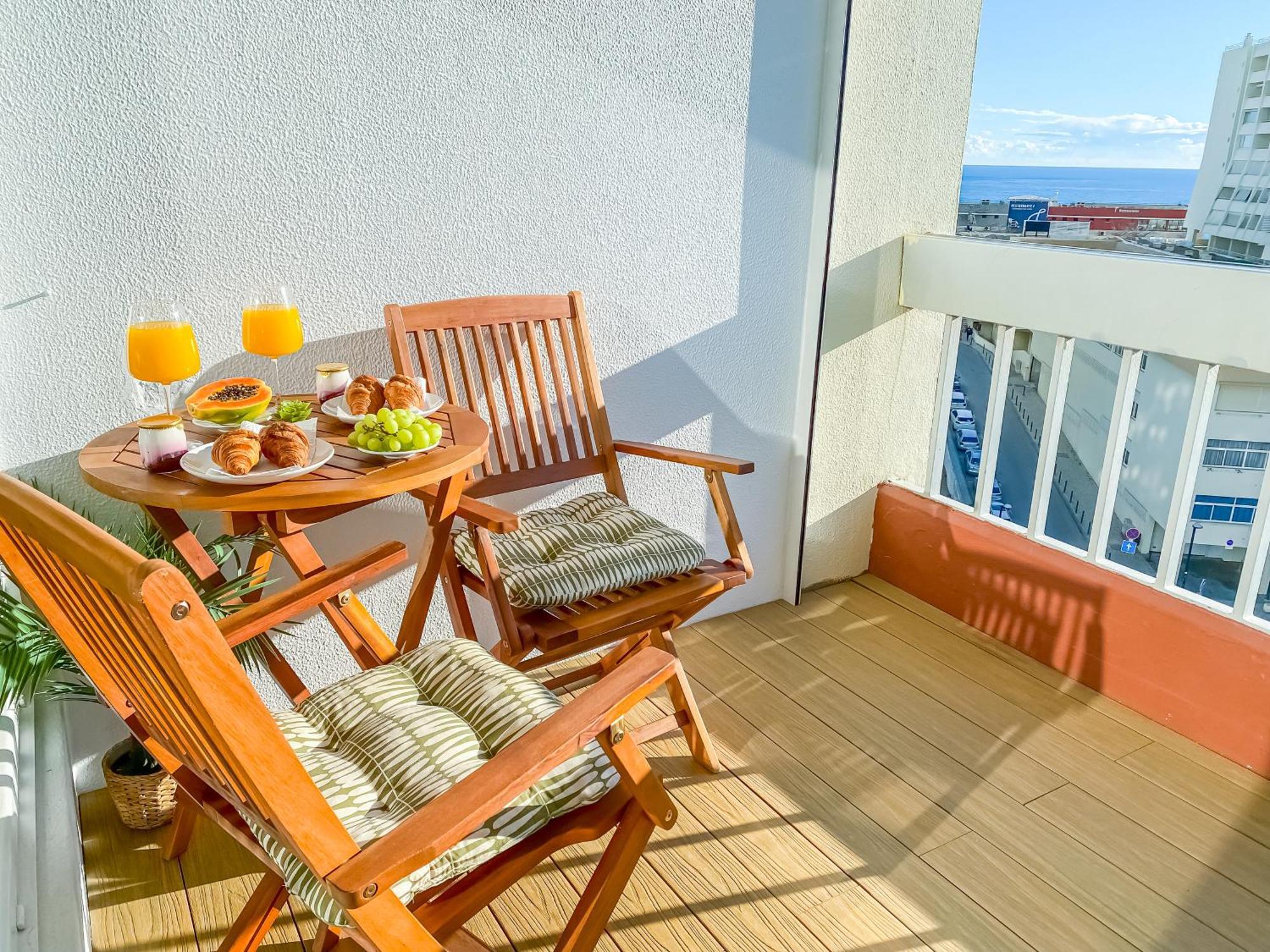 Luxury 2 Min Beach With Balcony, Ocean View, Wifi, Ac, Smarttv Portimão Exteriör bild