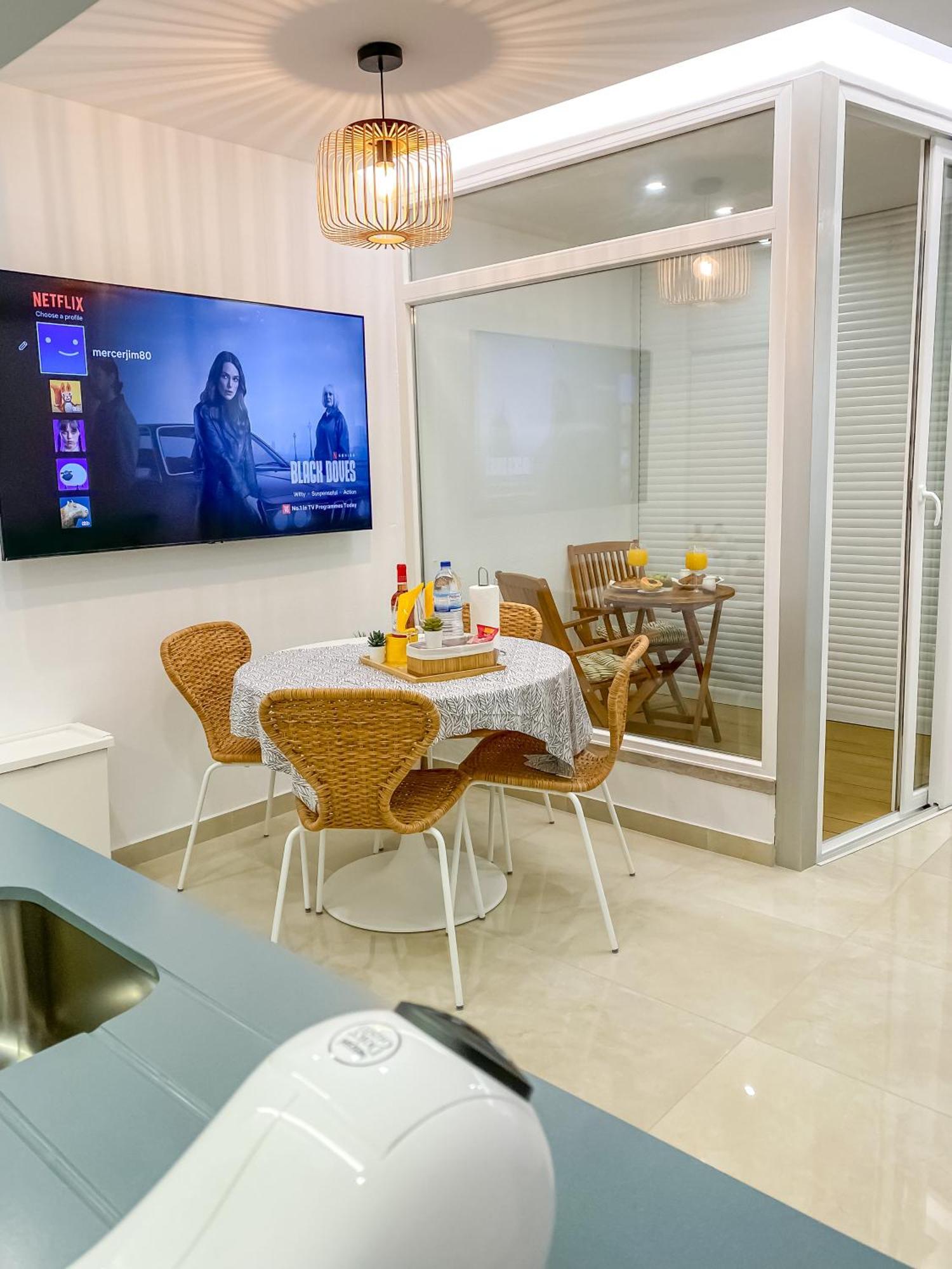 Luxury 2 Min Beach With Balcony, Ocean View, Wifi, Ac, Smarttv Portimão Exteriör bild